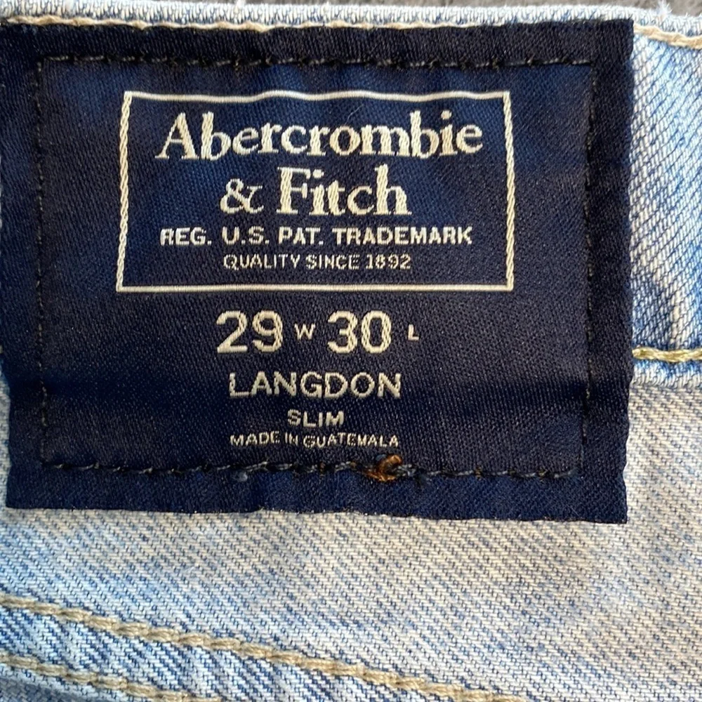 Abercrombie & Fitch Light Wash Distressed Langdon Slim Jeans Size 29 x 30